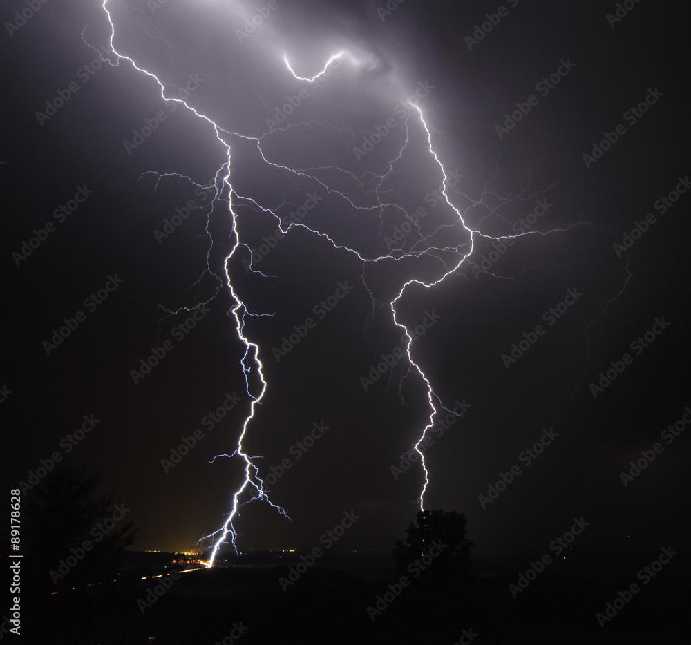 Naklejka premium I-5 Thunderstorm In the Mid Willamette Valley