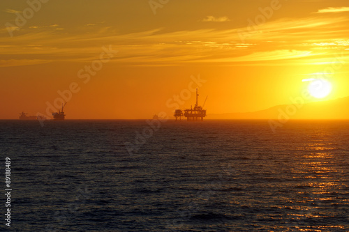 Oil Rig silhouette off California coast © kgrif