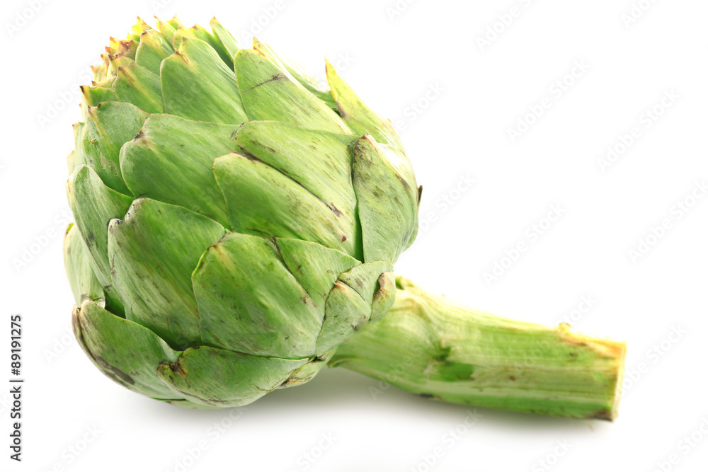Obraz premium Artichoke isolated on white