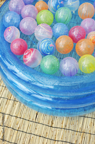 ポップな風船ヨーヨー