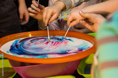 children experiment with the colors in the dishes