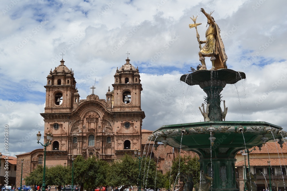 Fototapeta premium クスコのアルマス広場