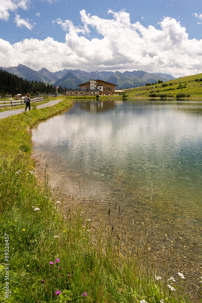 Fototapeta premium Lac et reflet en montagne