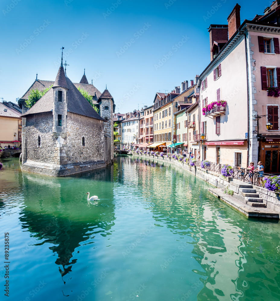 Canal du Thiou et Palais de l'Isle d'Annecy