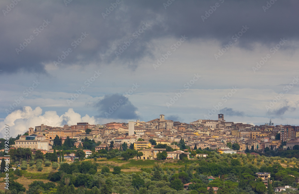 Cumulonembi sopra la città di Perugia in Umbria