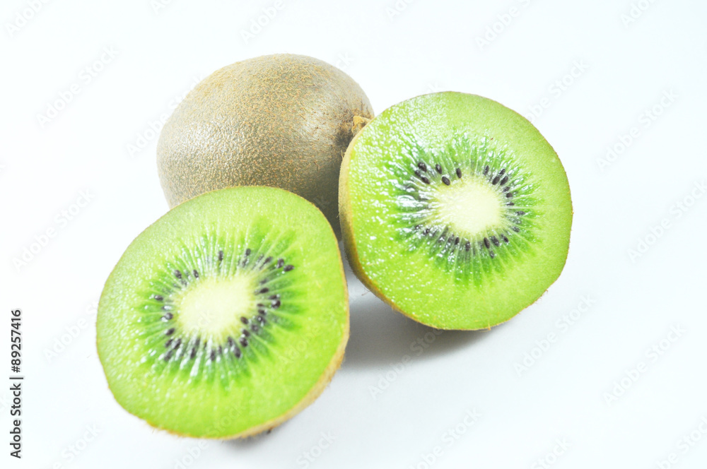 Fototapeta premium Kiwi fruit / Kiwi fruit isolated on white