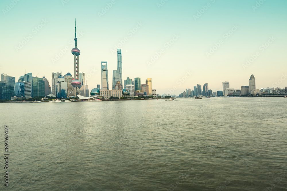 Obraz premium Beautiful Shanghai skyline at dusk，China