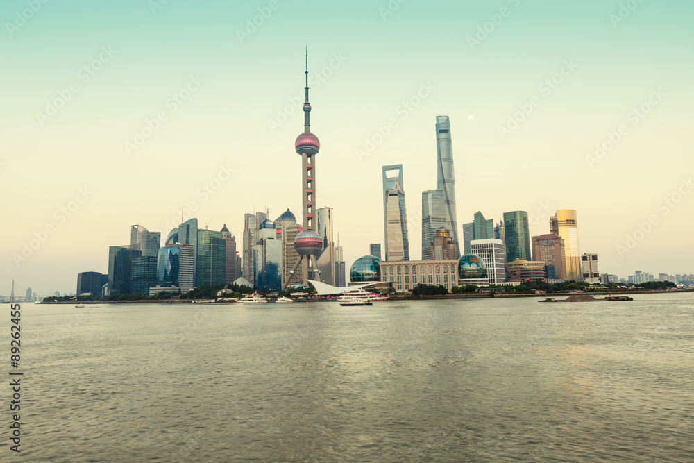 Obraz premium Beautiful Shanghai skyline at dusk，China