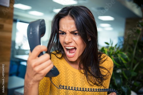 Εκτύπωση καμβά Angry businesswoman shouting on phone