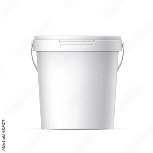 Plastic bucket