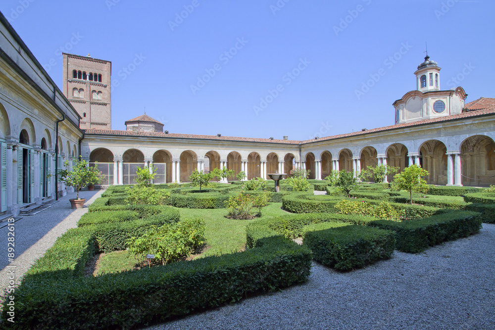 giardino a palazzo ducale san giorgio a mantova in lombardia italia da visitare per turismo