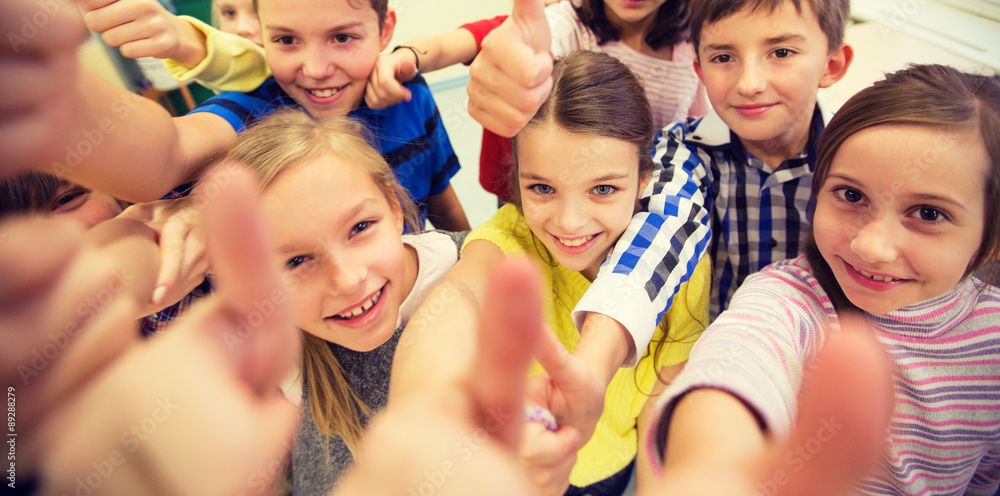 group of school kids showing thumbs up - obrazy, fototapety, plakaty 