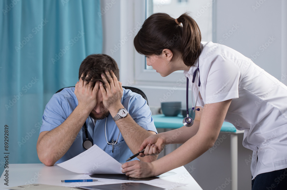 Obraz premium Two doctors cannot agree on the diagnosis