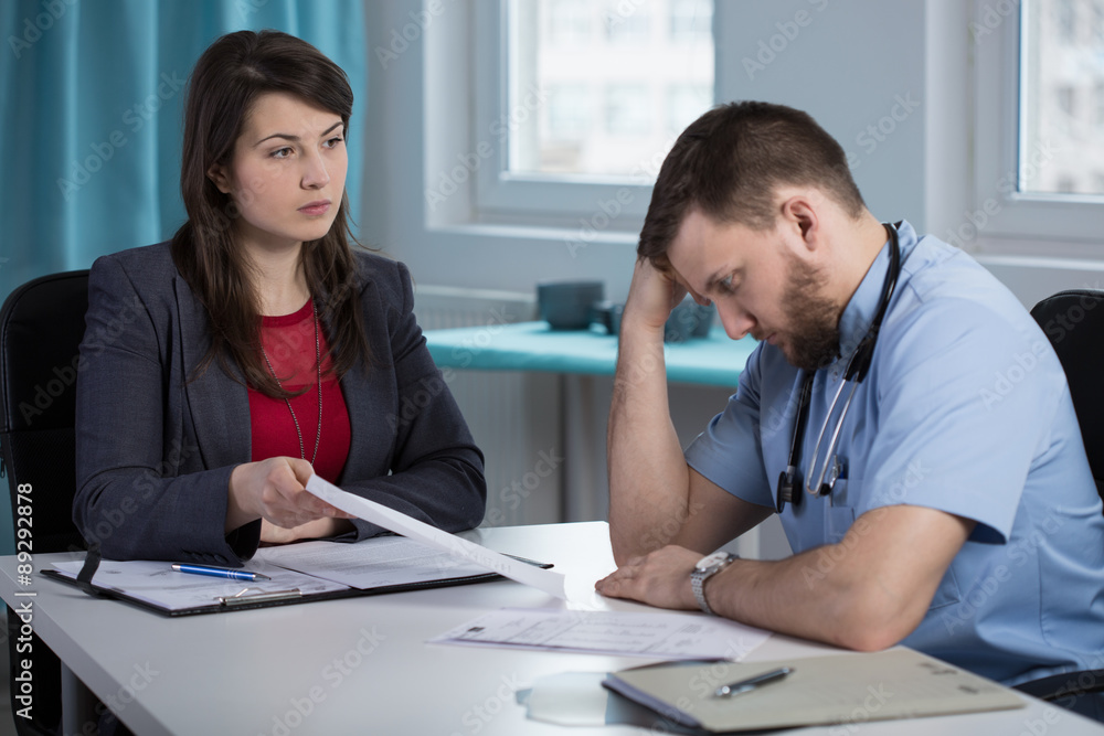 Head of hospital is disapointed with her employee Head of hospital is disapointed with her employee