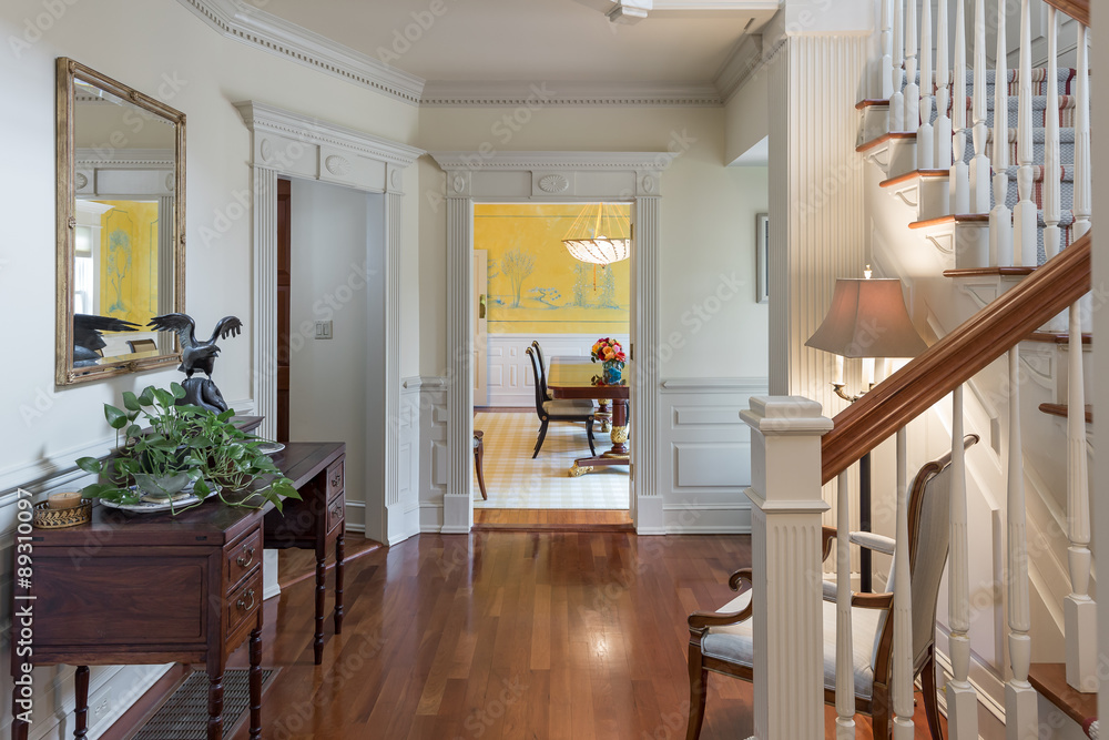 Φωτογραφία Foyer southern plantation home