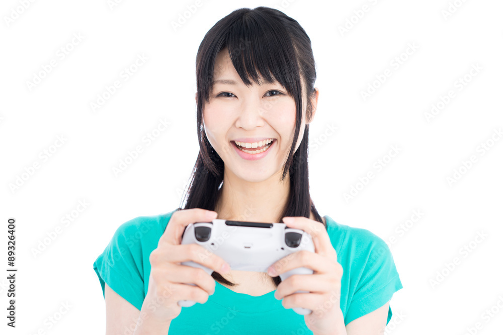 ゲームをする女性