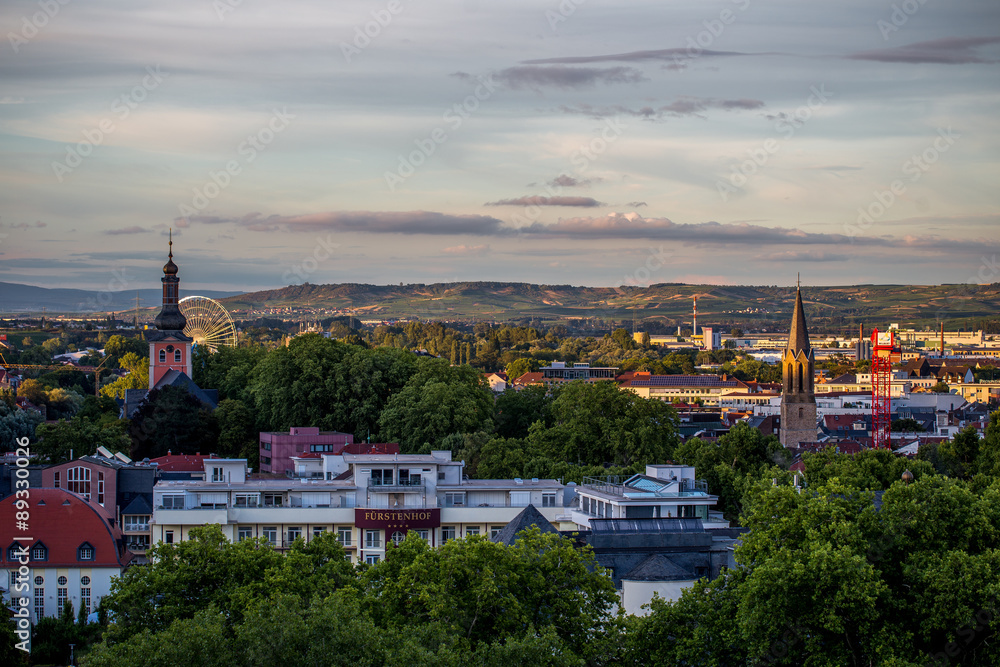 Panorama von Bad Kreuznach mit Riesenrad hinter der Pauluskirche
