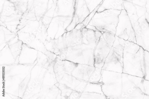 Biała (szara) marmurowa konsystencja, szczegółowa struktura marmuru (wysoka rozdzielczość), abstrakcyjne tło tekstury marmuru w naturalnym wzorze do projektowania.