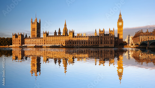 Photo Big Ben Clock Tower and Parliament house in London England UK