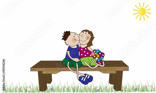 Pareja de enamorados sentados en un banco.