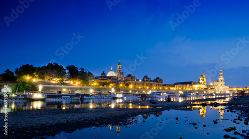 Dresden bei Niedrigwasser