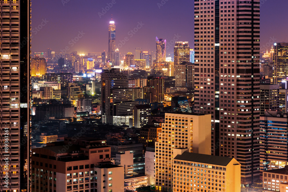Fototapeta premium Bangkok skyline at night