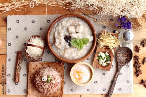 Brown rice porridge put pork and brown rice with soft-boiled egg