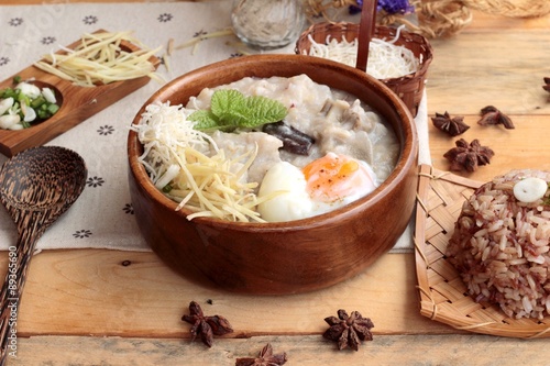 Brown rice porridge put pork and brown rice with soft-boiled egg