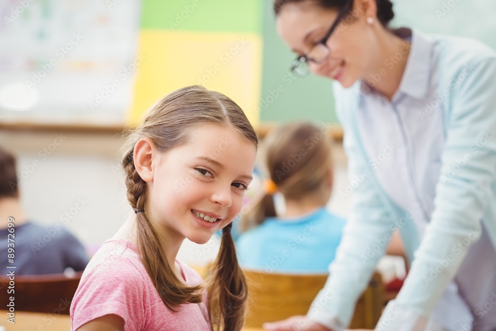 Obraz premium Teacher helping a pupil during class