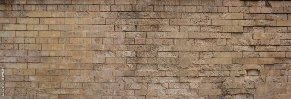 Hintergrund gelbe Backsteinwand mit Fehlstellen Panorama Hintergrund gelbe Backsteinwand mit Fehlstellen Panorama