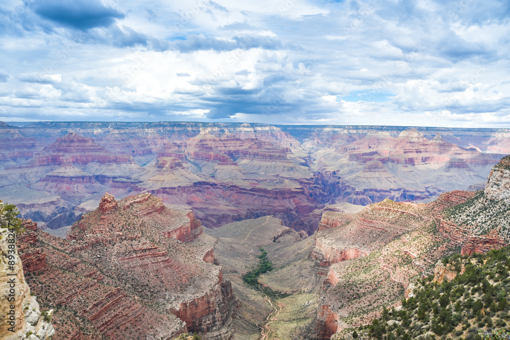 Panorama Grand Canyon con nuvole blu