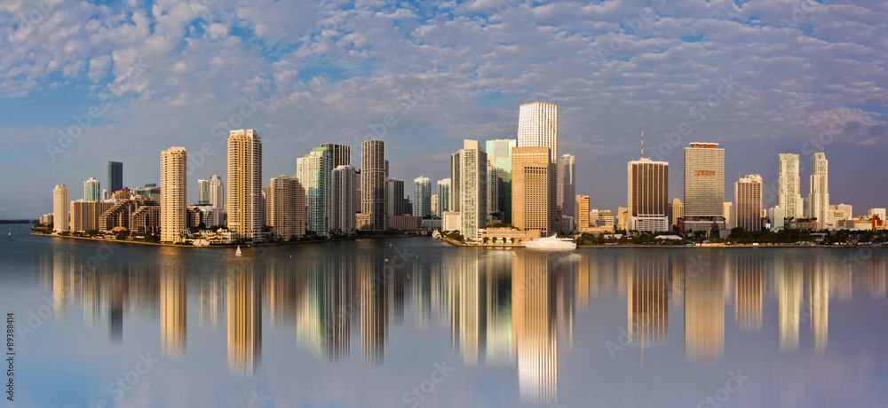 Fototapeta premium Panoramic view of downtown Miami