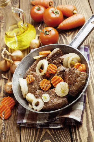 Liver fried with carrot and onion