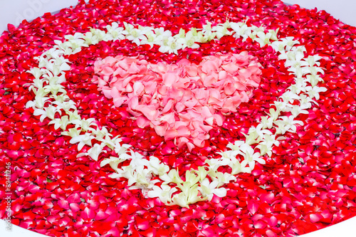 rose petals and leelawadee with heart shape decoration in bathtu