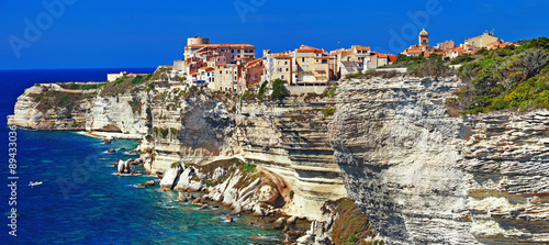 Tableau sur toile France Corsica Bonifacio Panorama of Old Town Houses Hanging Over White Limeston