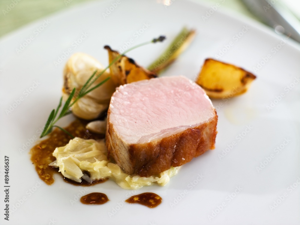 Pork fillet with lavender and garlic Pork fillet with lavender and garlic