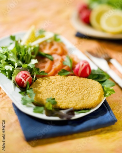 Breaded escalope with salad