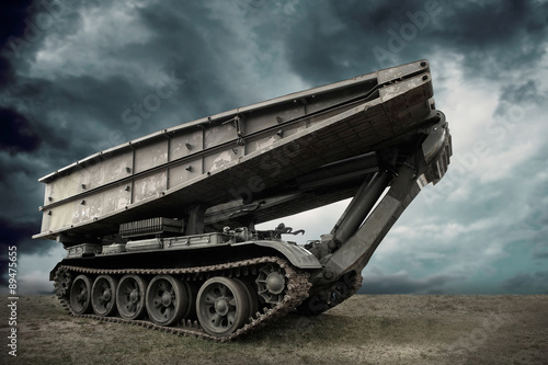 Billede på lærred Military tank under sky
