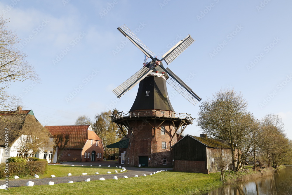 historische Windmühle