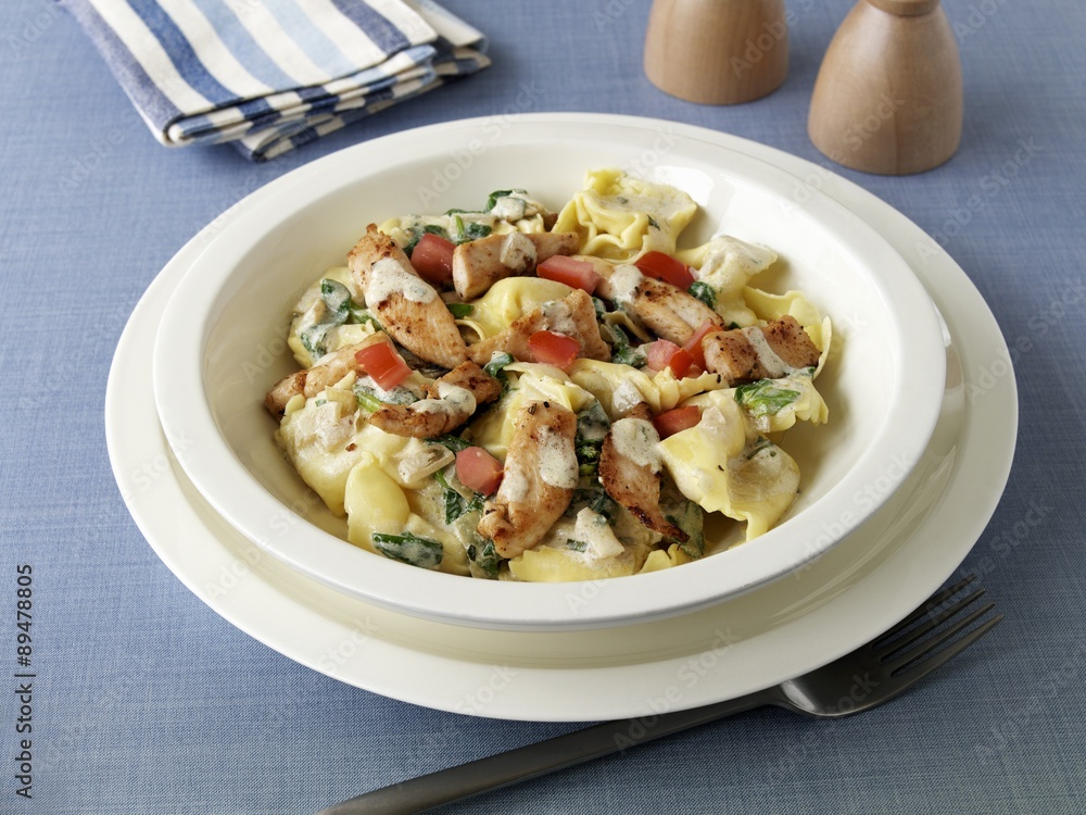 Tortellini Florentine style, with strips of sauteed turkey Tortellini Florentine style, with strips of sauteed turkey