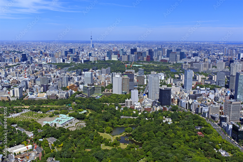 迎賓館と皇居／迎賓館から東京駅方向を望む