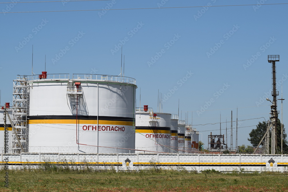 Tank the vertical steel. Capacities for storage of oil products Tank the vertical steel. Capacities for storage of oil products