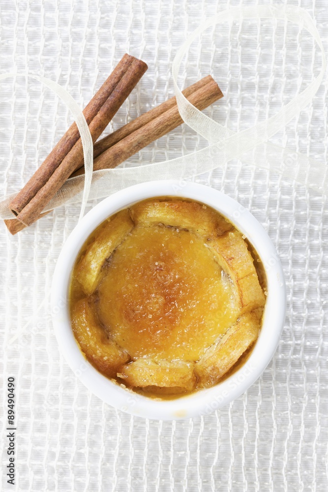Creme brulee with bananas (seen from above) Creme brulee with bananas (seen from above)