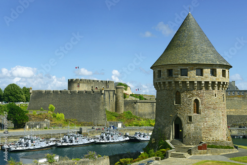 Obraz na płótnie Tour Tanguy and Old castle of city Brest, Brittany, France w salonie