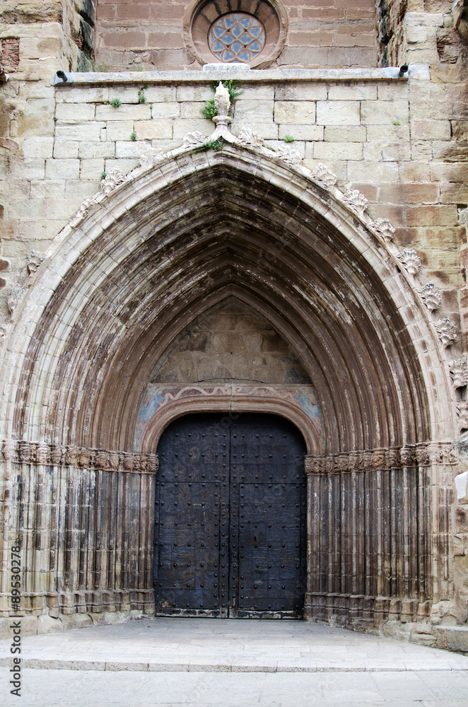 Fachada iglesia parroquial de Mora de Rubielos
