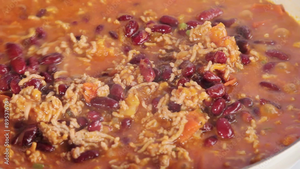 Stirring chilli con carne Stirring chilli con carne