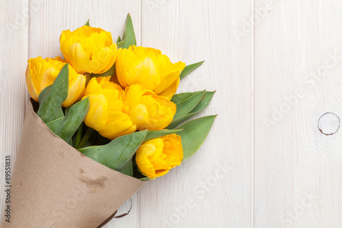 Fototapeta Naklejka Na Ścianę i Meble -  Yellow tulips over wooden table