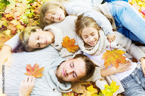 Familie im Herbst