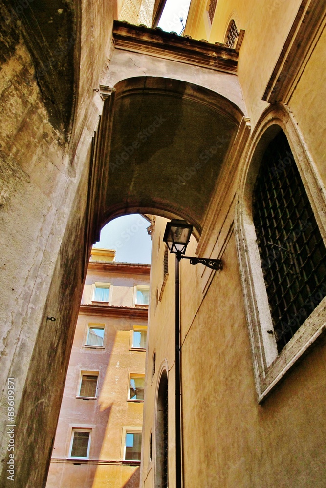 Altstadtgasse mit Bogen, Rom