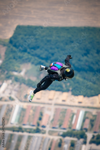 Skydiver in free